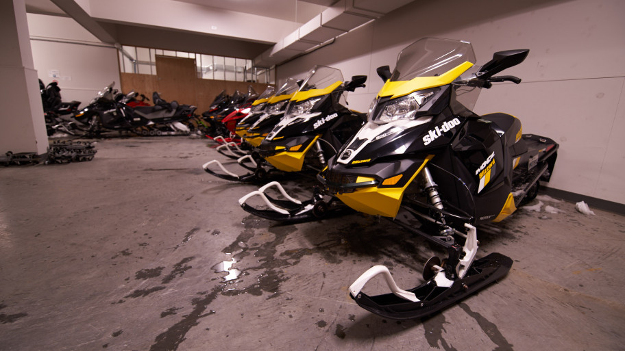 Garage sécurisé pour motos et motoneiges