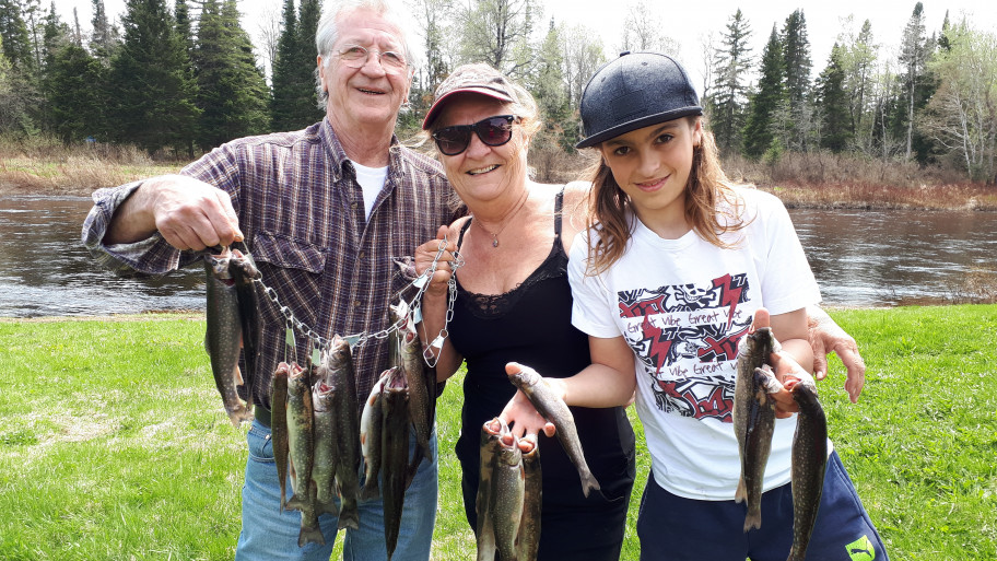 Grands parents a la pêche